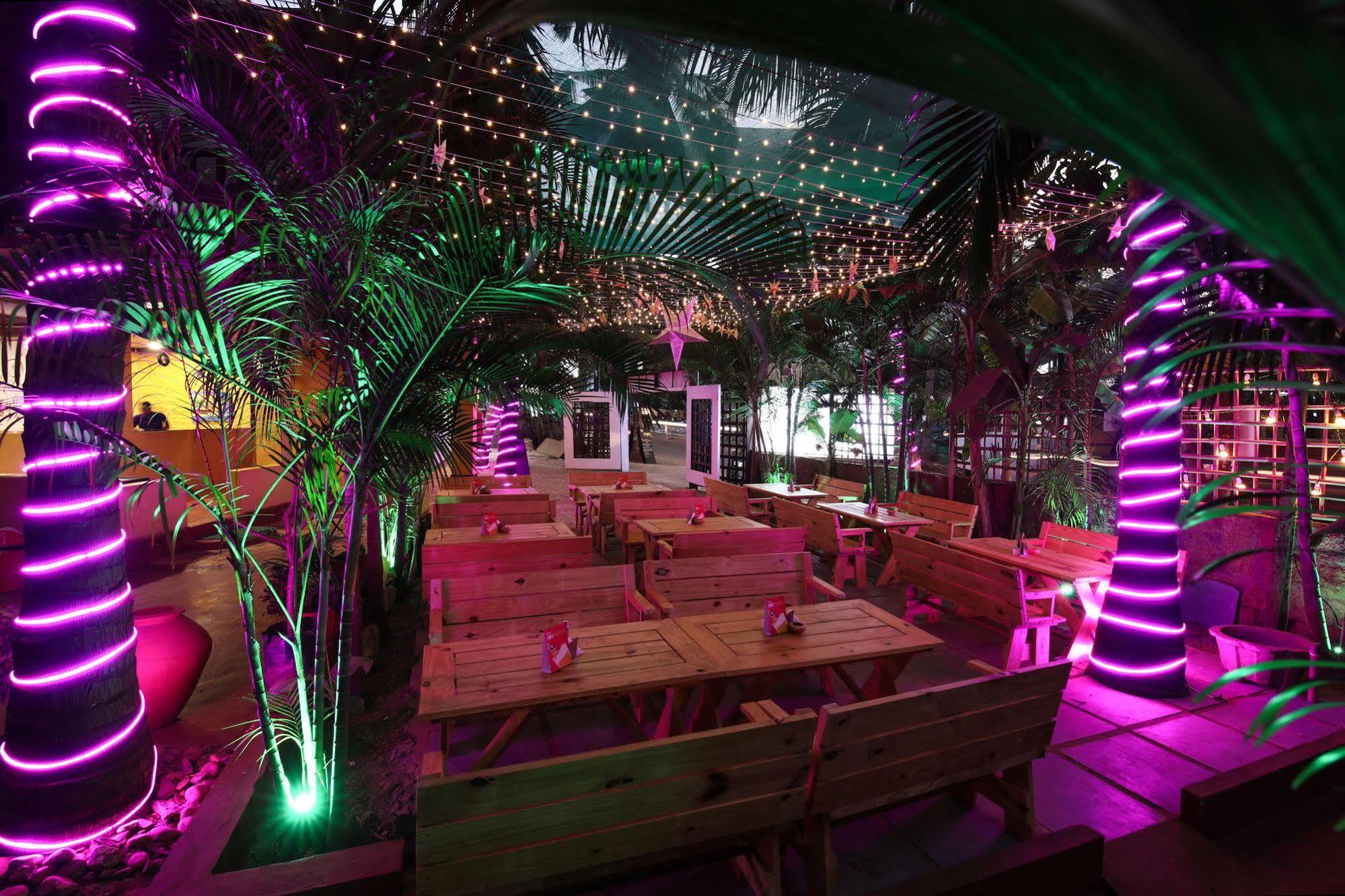 Treebo Trend Ashwem Beach Resort Goa Mandrem Exterior foto